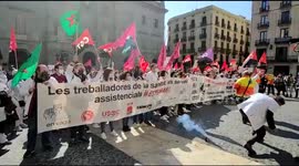 Healthcare workers protest in Barcelona to demand better working conditions