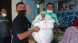 Viral, the bank clerk was shocked to see my grandfather carrying a sack containing hundreds of millions of rupiah in cash