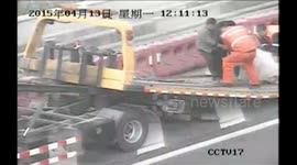 Stray pig causes chaos on Chinese highway