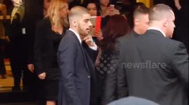 Zayn Malik mobbed at London awards