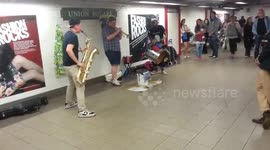 Unusual techno performance on DC subway