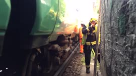 London commuters evacuated onto train tracks (loop)