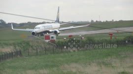 Leeds flight struggles against strong winds