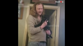 'Grumpy Cat gets Aggressive when Owner Gives him a Kiss'