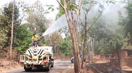 Safari animals sprayed with water to ease suffocating air pollution in Thailand