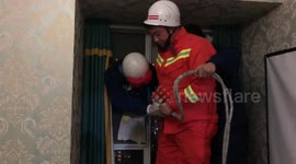 Chinese firefighters rescue cat trapped in air conditioner unit outside 21st-floor window