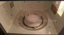 cleaning the microwave during a corona virus pandemic in an improvised manner with baking soda.