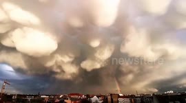 Germany: Time-Lapse Of Stunning Mammatus Clouds Over Berlin 2
