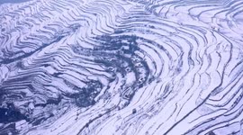 Drone footage reveals picturesque scene as snow covers terraced fields in northwestern China