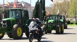 Tractores llegan al Ministerio de Agricultura para pedir soluciones para el campo extremeño