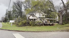 Tornado touches down in Alabama, causes damage