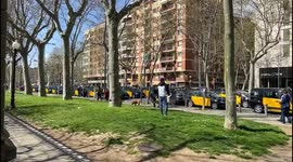 Barcelona taxis protest against the return of Uber to the city