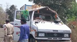 5 dead, 30 injured after mini-truck overturns in central India
