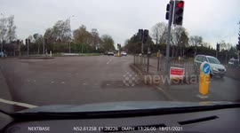 Two Vehicles go straight through a Red traffic light (UK Dash Cam Footage)