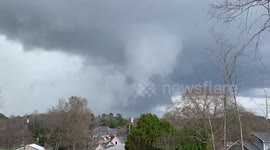 Newsflare Edit - US: Tornado Threats Still Continue As Storm System Moves Across Southeast