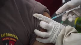 Covid-19 Vaccination for Hundreds of Police Personnel in Makassar