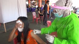 Women cries in panic at facing needle during COVID-19 vaccination