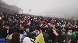 Thousands of tourists stranded at Chinese tourist attraction as boats suspended due to heavy fog