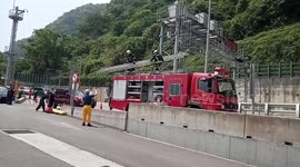 Taiwan train crash: Fire crews arrive at the scene