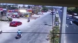 Sheeps crossing road trigger accident in southern India