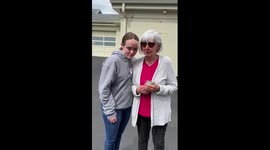 US woman raises $500 for grandmother who cares for stray cats in heartwarming surprise