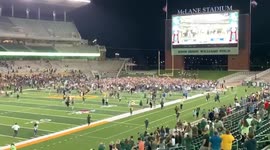 Baylor fans storm field to celebrate Bears’ first-ever NCAA title