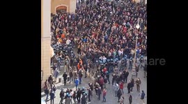 Italy: Anti-Lockdown Restaurant Owners Clash With Police Outside Lower House In Rome