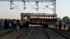'Drunk' lorry driver gets vehicle stuck between two train lines