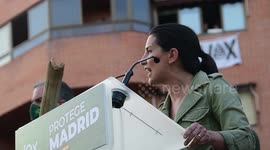 Agresiones a Santiago Abascal en el  acto de Vox en la plaza roja para la candidatura de la alcaldía de la comunidad de Rocio Monasterio en el barrio de Vallecas en Madrid, España