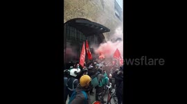 UK: Deliveroo Riders Go On Strike outside London HQ To Demand Better Pay And Conditions