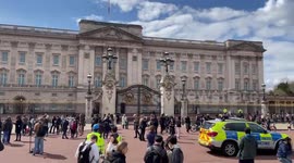 Crowds flock to Buckingham Palace to pay tribute to Prince Philip
