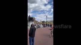 UK: Prince Philip Dies, People Gather And Pay Tribute At Buckingham Palace 4