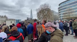 Crowds applaud 41 gun salute for Prince Philip at Tower of London