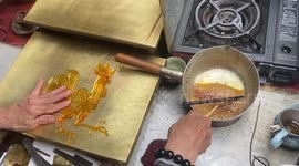 Elderly street vendor crafts detailed sugar paintings in just a matter of minutes