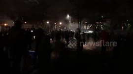 US: Protesters Gather Outside Brooklyn Center Police Station Despite 7pm Curfew