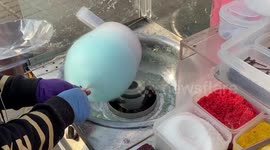 Oddly satisfying clip shows street vendor creating duck from candy floss