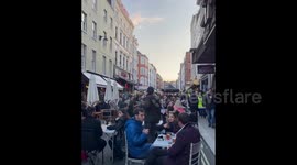 UK: Crowds Gather At Pubs And Restaurants In London After COVID-19 Lockdown Eases 2