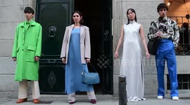 Colección de Duarte y pasarela al aire libre en las calles del barrio Chueca en Madrid, España