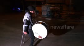 Amputated Palestinian man beats drum, calls on Muslims to eat for Ramadan