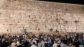 Jubilant Israelis celebrate Independence Day with prayer, flyovers and dancing