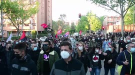 Vallecas grita contra el fascismo: 2.000 personas marchan sin incidentes desde la plaza Roja a la Asamblea