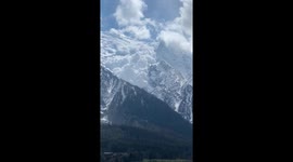 Breathtaking footage shows moment enormous avalanche cascades down the side of Mont Blanc