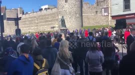 UK: Hundreds Defy Palace’s Plea To Stay Away From Windsor Castle On Prince Philip’s Funeral Day 2