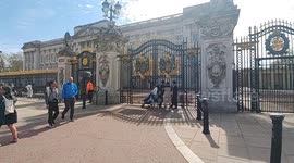 People still paying their respects at Buckingham Palace