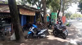 Shop owner from Indonesia had to change the course of his business because of the pandemic