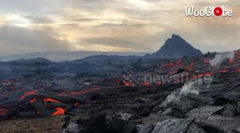 Hiker captures stunning stream of lava flowing from erupting volcano in Iceland