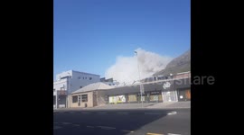Table Mountain in Cape Town engulfed in smoke as wildfire breaks out