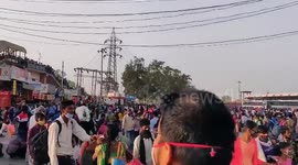 India: People Rush To Bus Terminals Ahead Of Six-Day Lockdown In Delhi 2