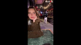 'Videobomber Confuses Girls with Awesome Fingerboard Trick '