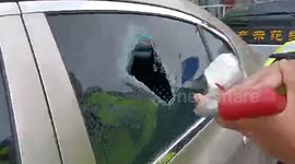 Police officer smashes car window to rescue motorist who fainted at the wheel in China